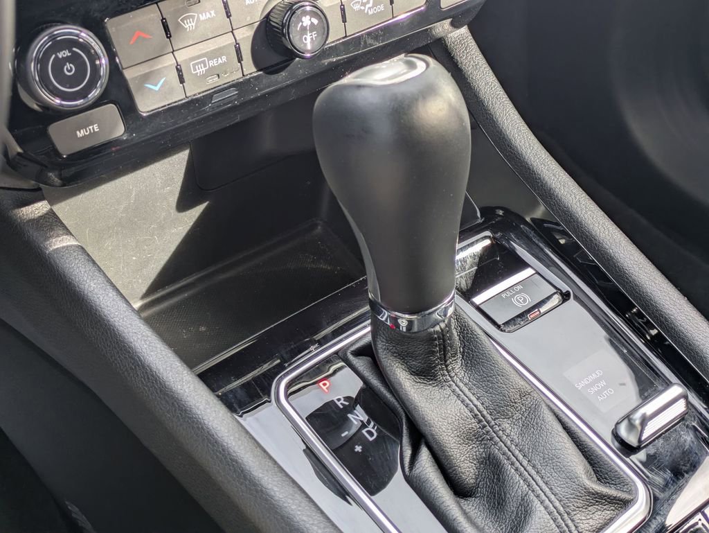 Used 2025 Jeep Compass Limited image 18