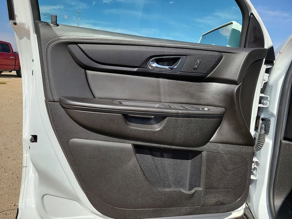 Used 2017 Chevrolet Traverse LT w/ Style and Technology Package FWD image 18