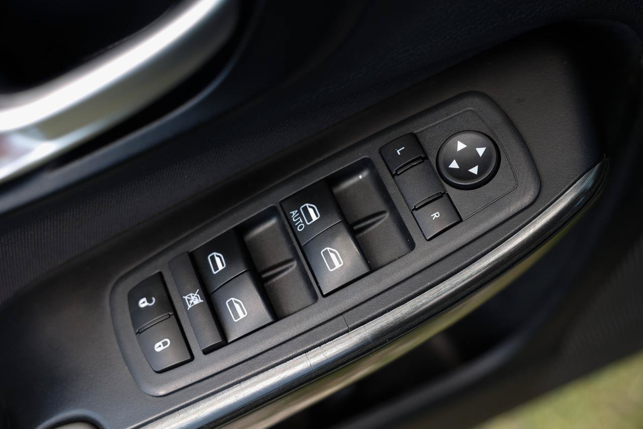 Used 2014 Jeep Cherokee Sport FWD image 40