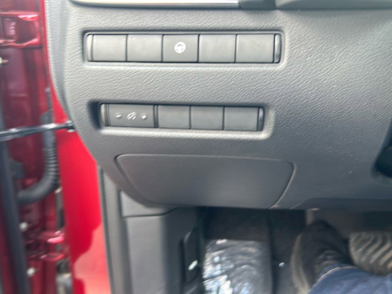 Used 2023 Nissan Rogue SV image 15