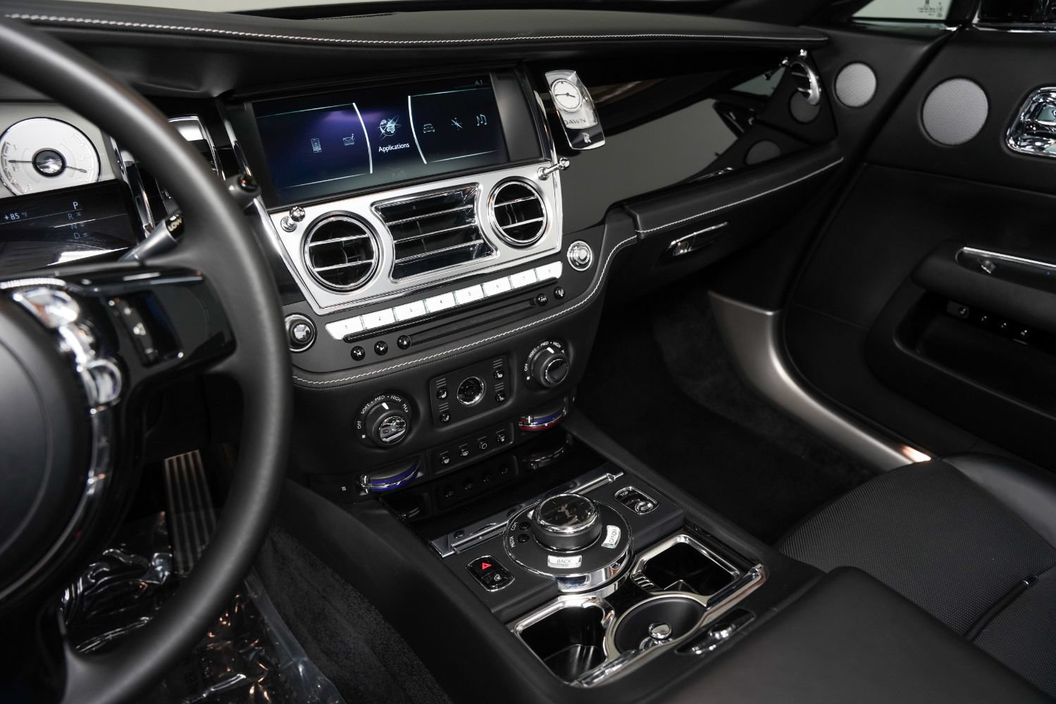 Used 2019 Rolls-Royce Dawn RWD image 40