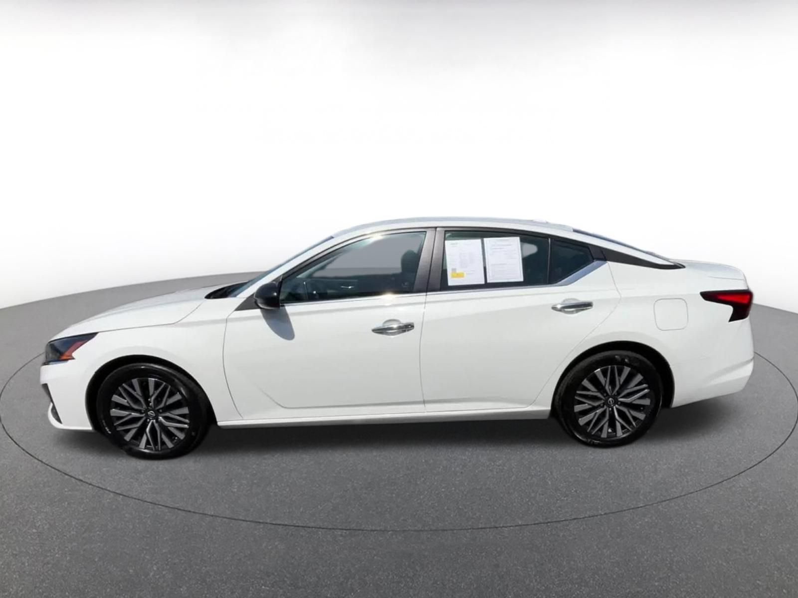 Used 2025 Nissan Altima 2.5 SV FWD image 8