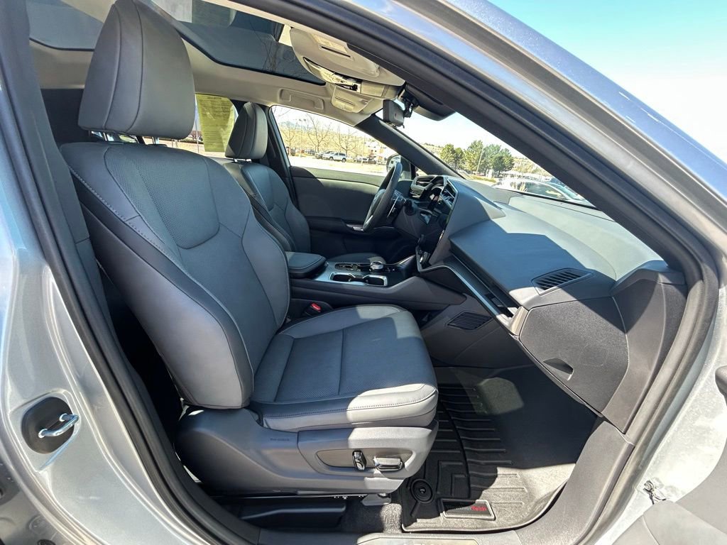 Used 2025 Lexus RZ 450e w/ Technology Package image 32