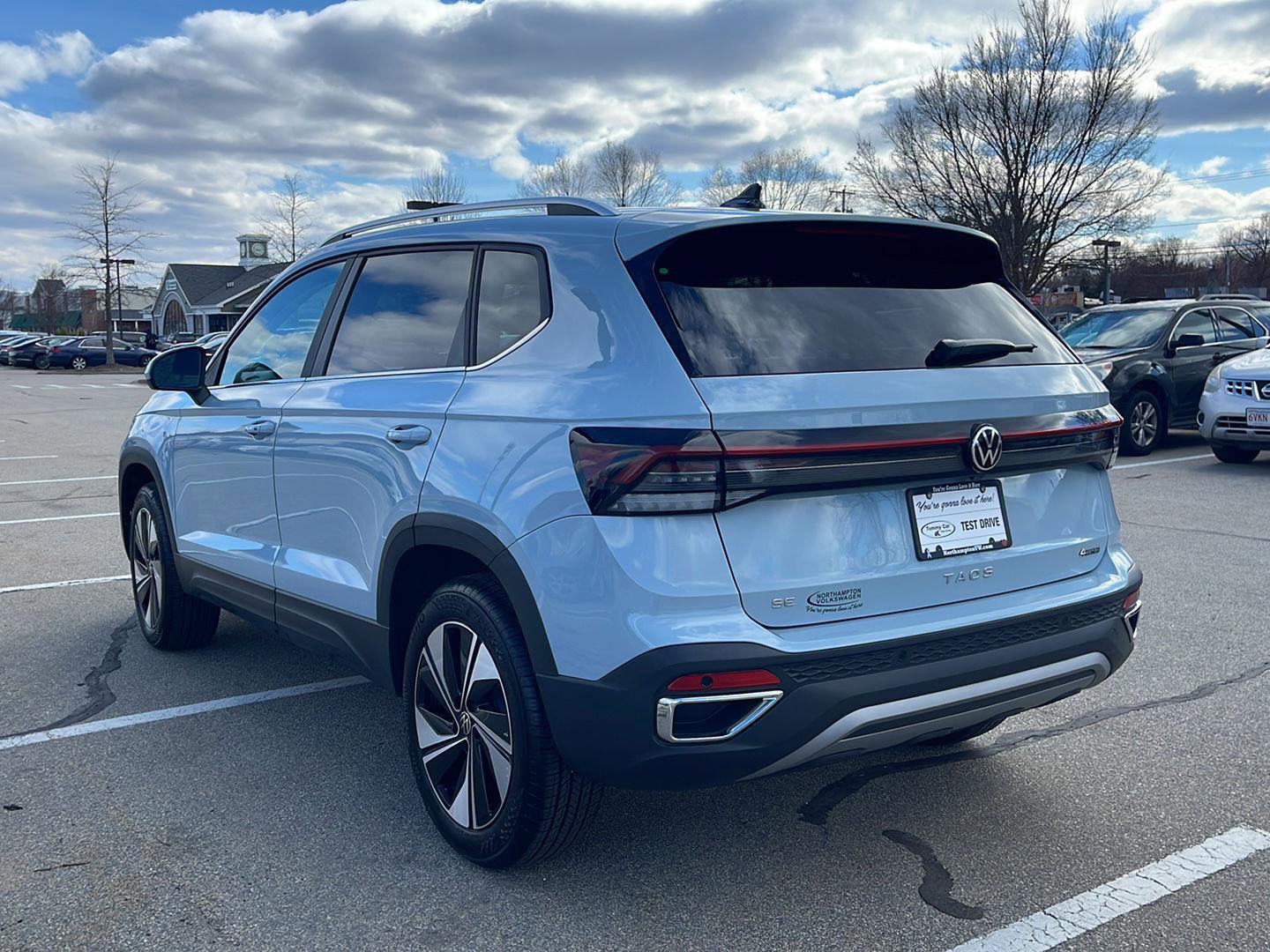 Used 2025 Volkswagen Taos SE image 7