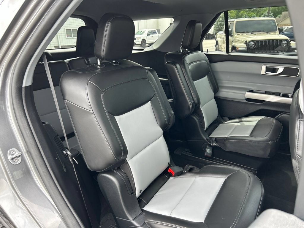 Used 2023 Ford Explorer XLT w/ Equipment Group 202A AWD/4WD image 46