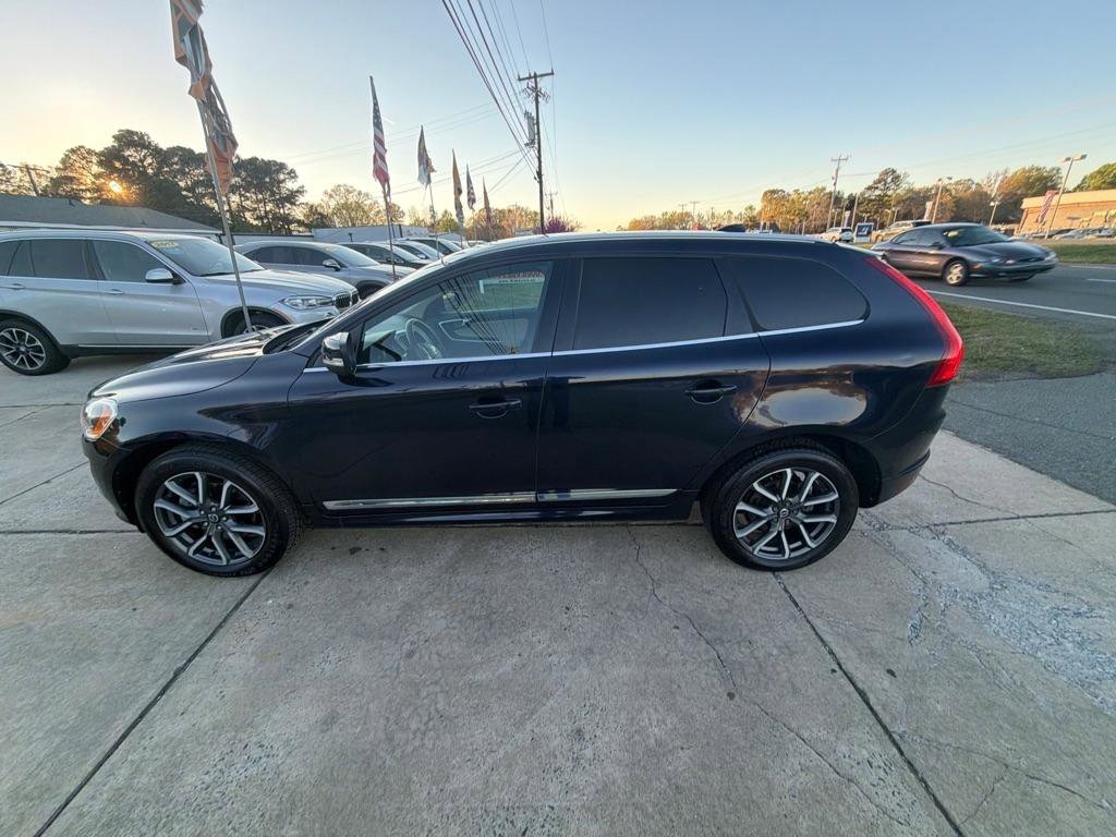 Used 2016 Volvo XC60 T5 Premier w/ Proximity Package image 13