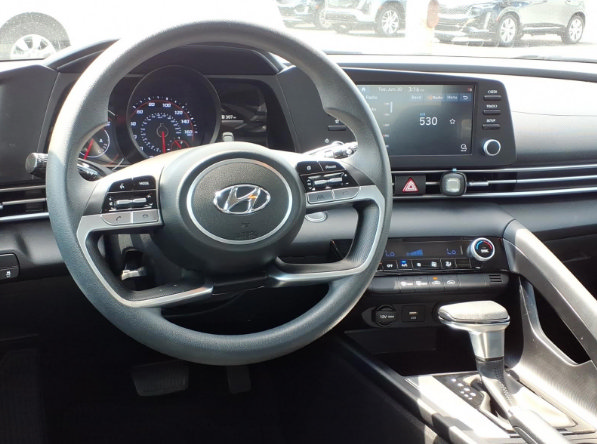 Used 2023 Hyundai Elantra SEL FWD image 10