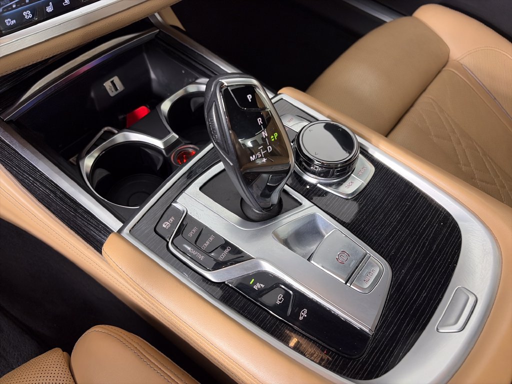 Used 2017 BMW 750i xDrive AWD/4WD image 22