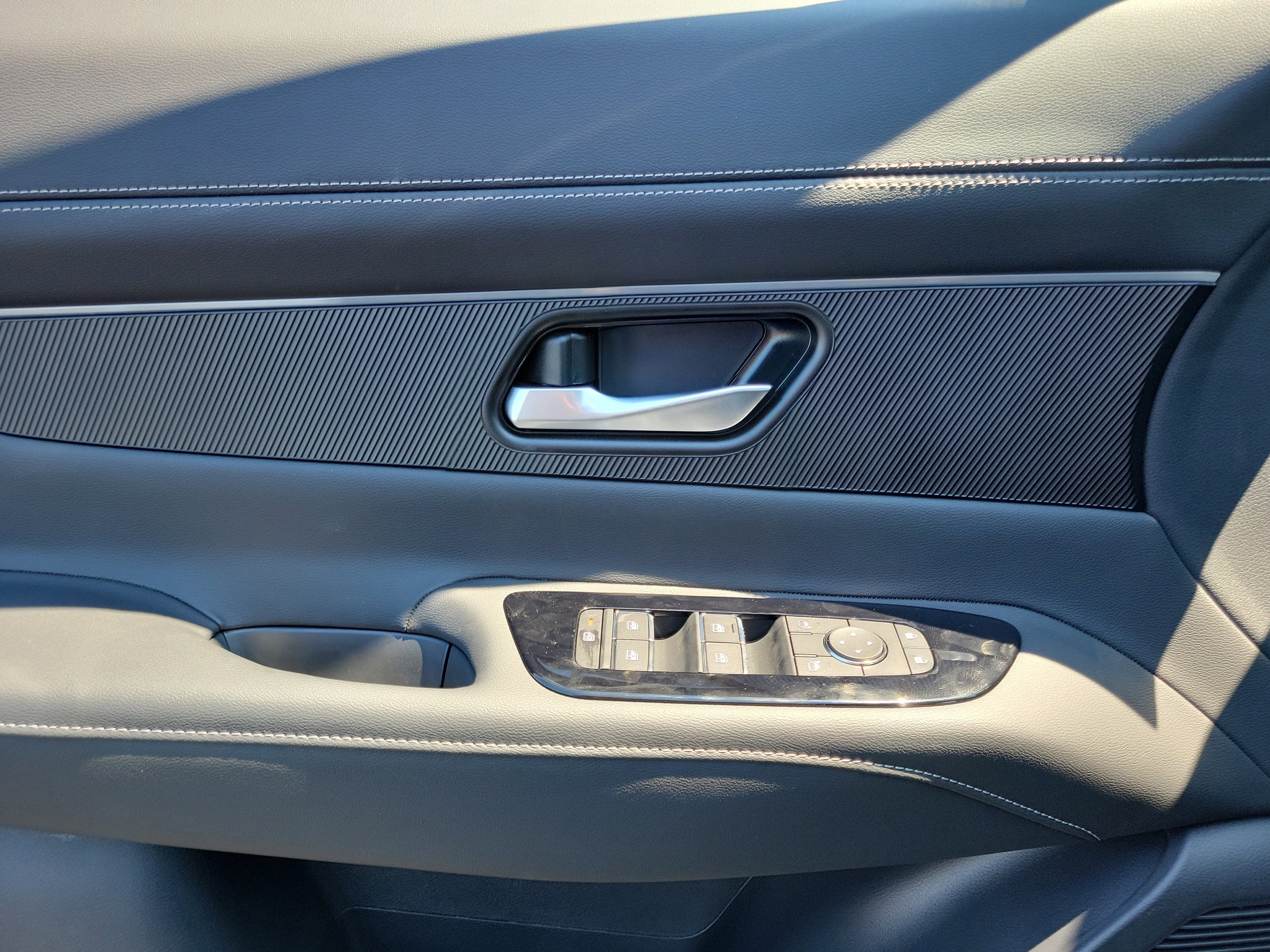 Used 2025 Nissan Murano SV w/ Cargo Package image 17