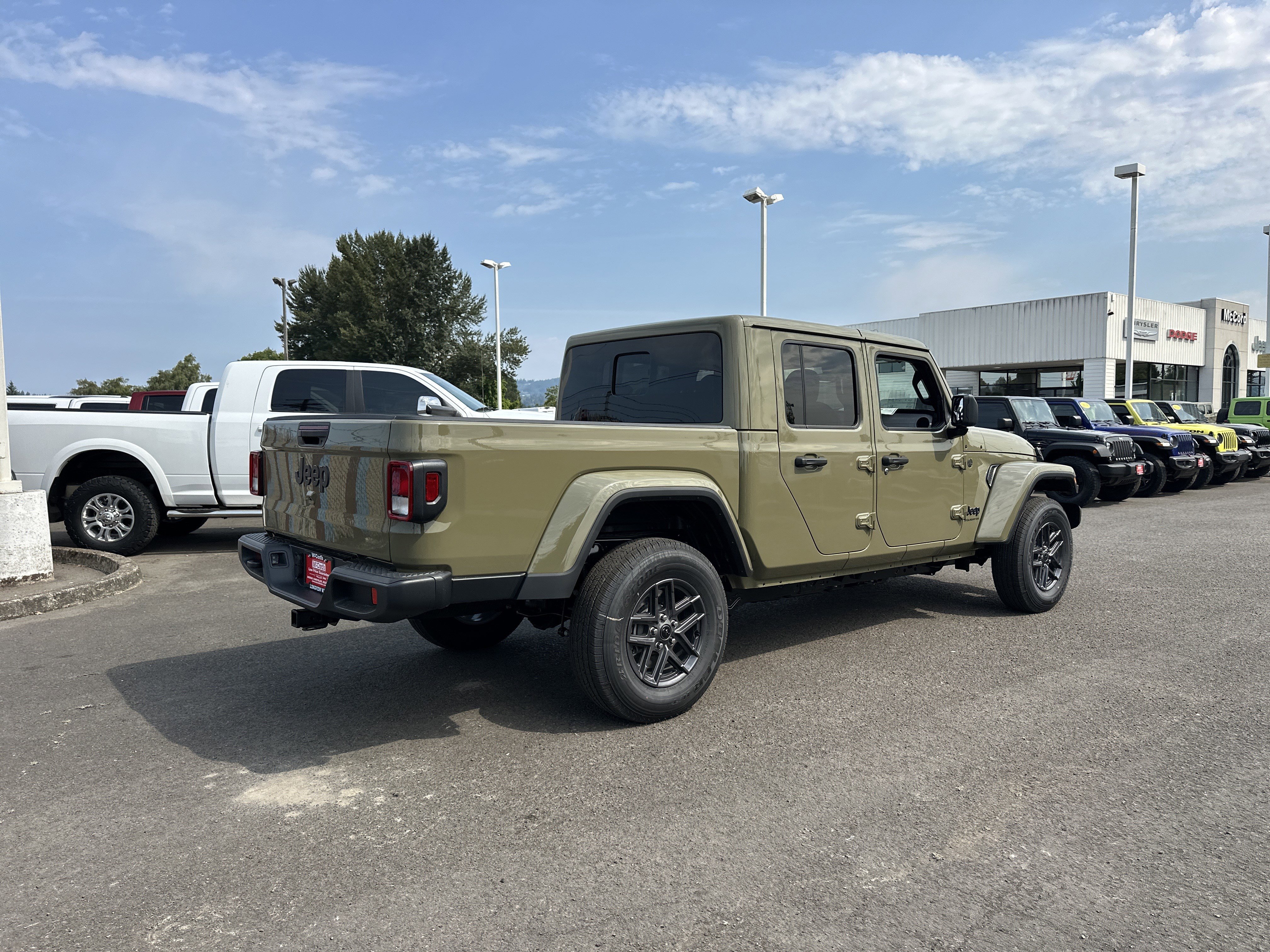 New 2025 Jeep Gladiator Sport image 6