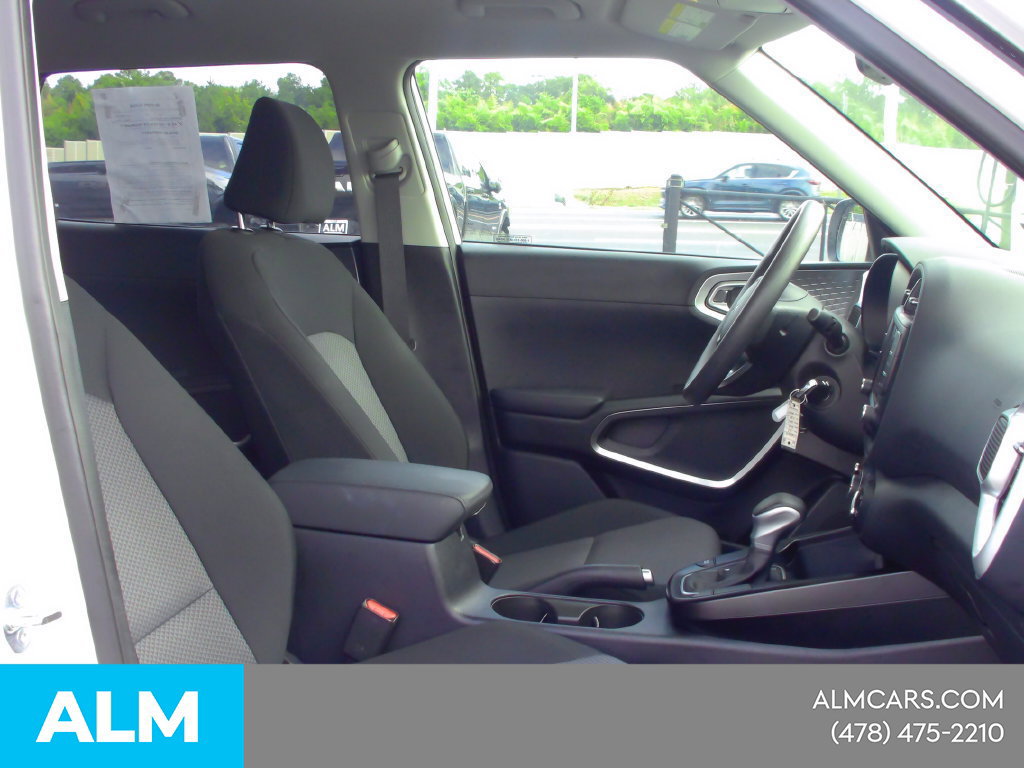 Used 2025 Kia Soul LX w/ LX Technology Package FWD image 21