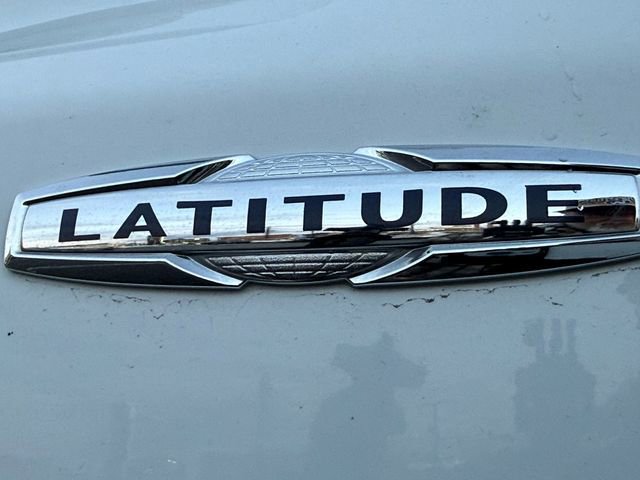 Used 2024 Jeep Compass Latitude image 39