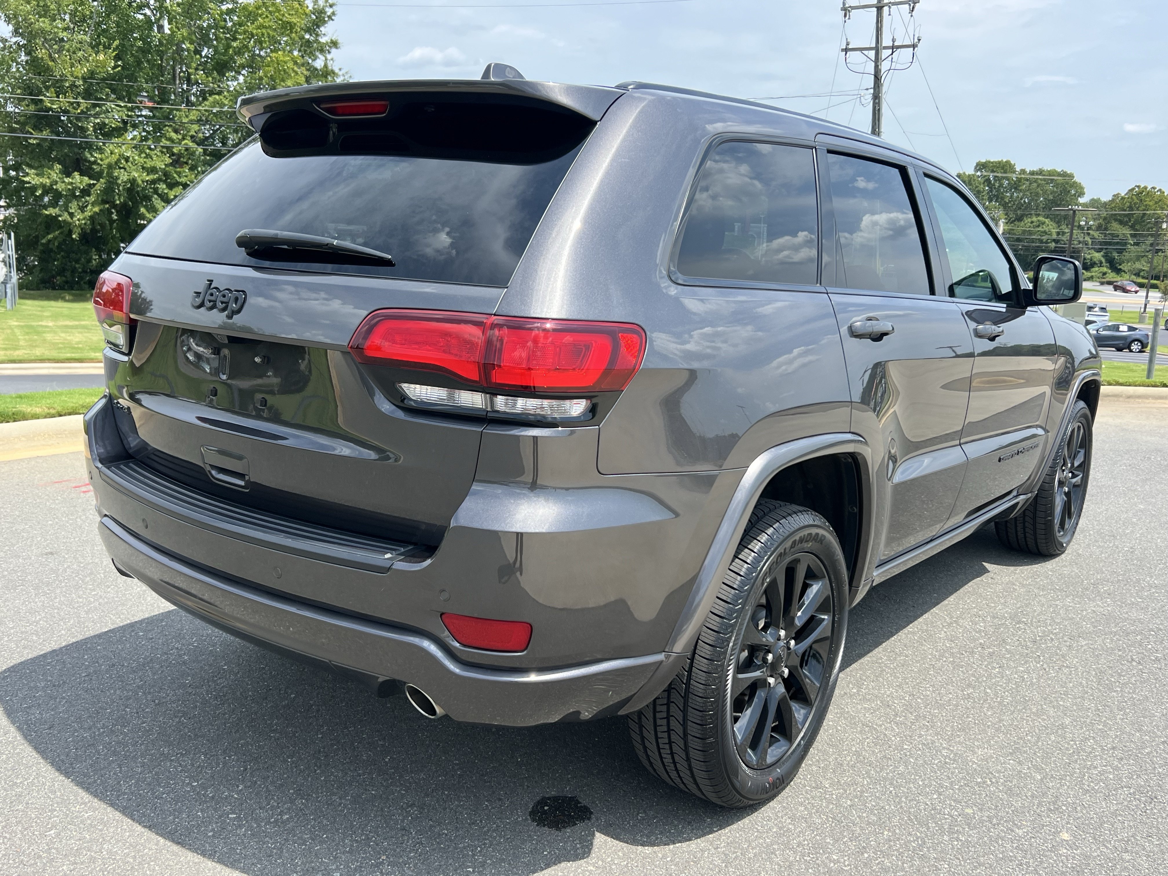 Used 2021 Jeep Grand Cherokee Laredo X AWD/4WD image 9