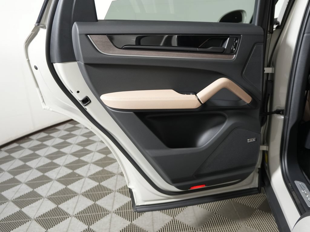 Certified 2026 Porsche Cayenne AWD/4WD image 32