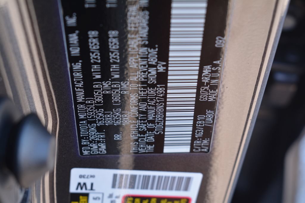 Used 2022 Toyota Highlander XLE AWD/4WD image 30