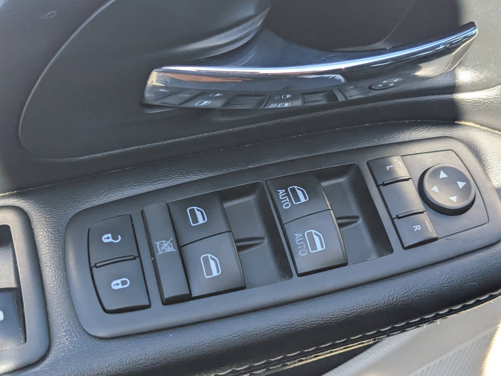 Used 2017 Dodge Grand Caravan SXT w/ Driver Convenience Group FWD image 21