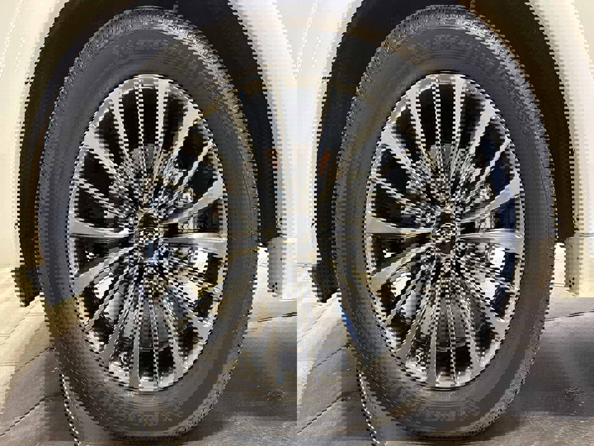 Certified 2024 INFINITI QX80 Sensory image 10