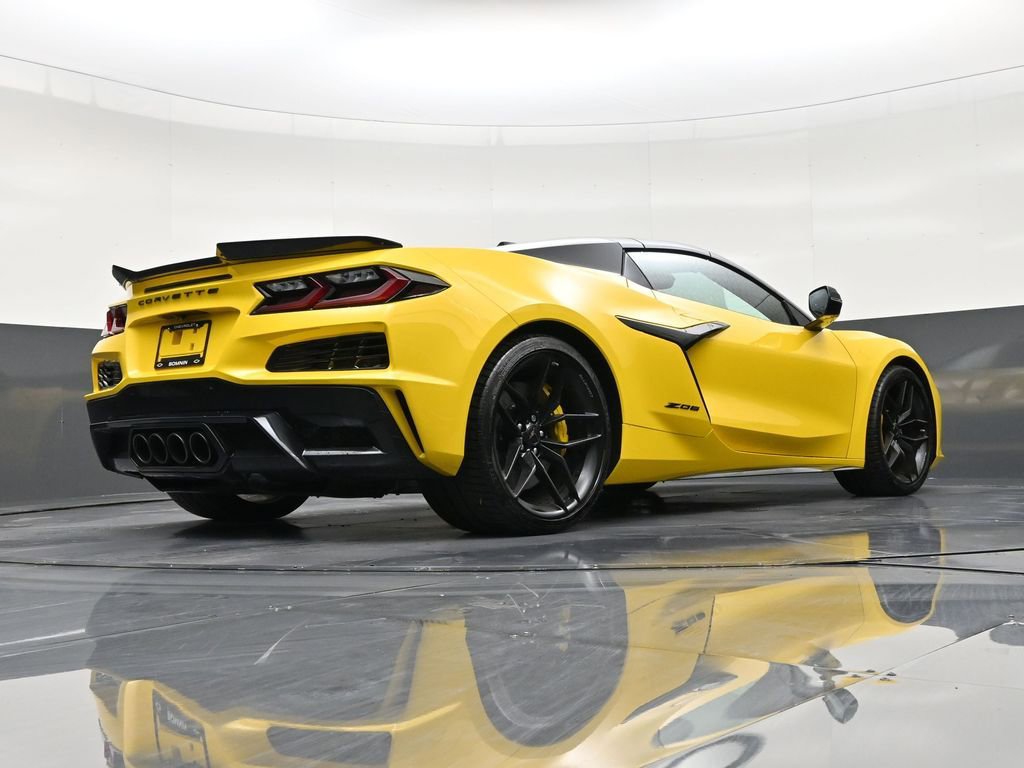 Used 2025 Chevrolet Corvette Z06 image 24
