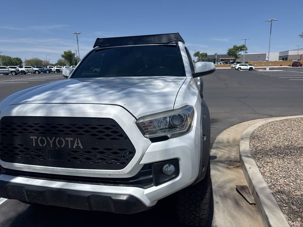 Used 2018 Toyota Tacoma TRD Off-Road w/ Technology Package AWD/4WD image 2