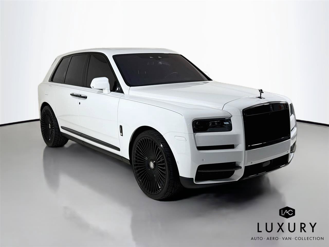 Used 2023 Rolls-Royce Cullinan Black Badge w/ Dark Exterior Package AWD/4WD image 3