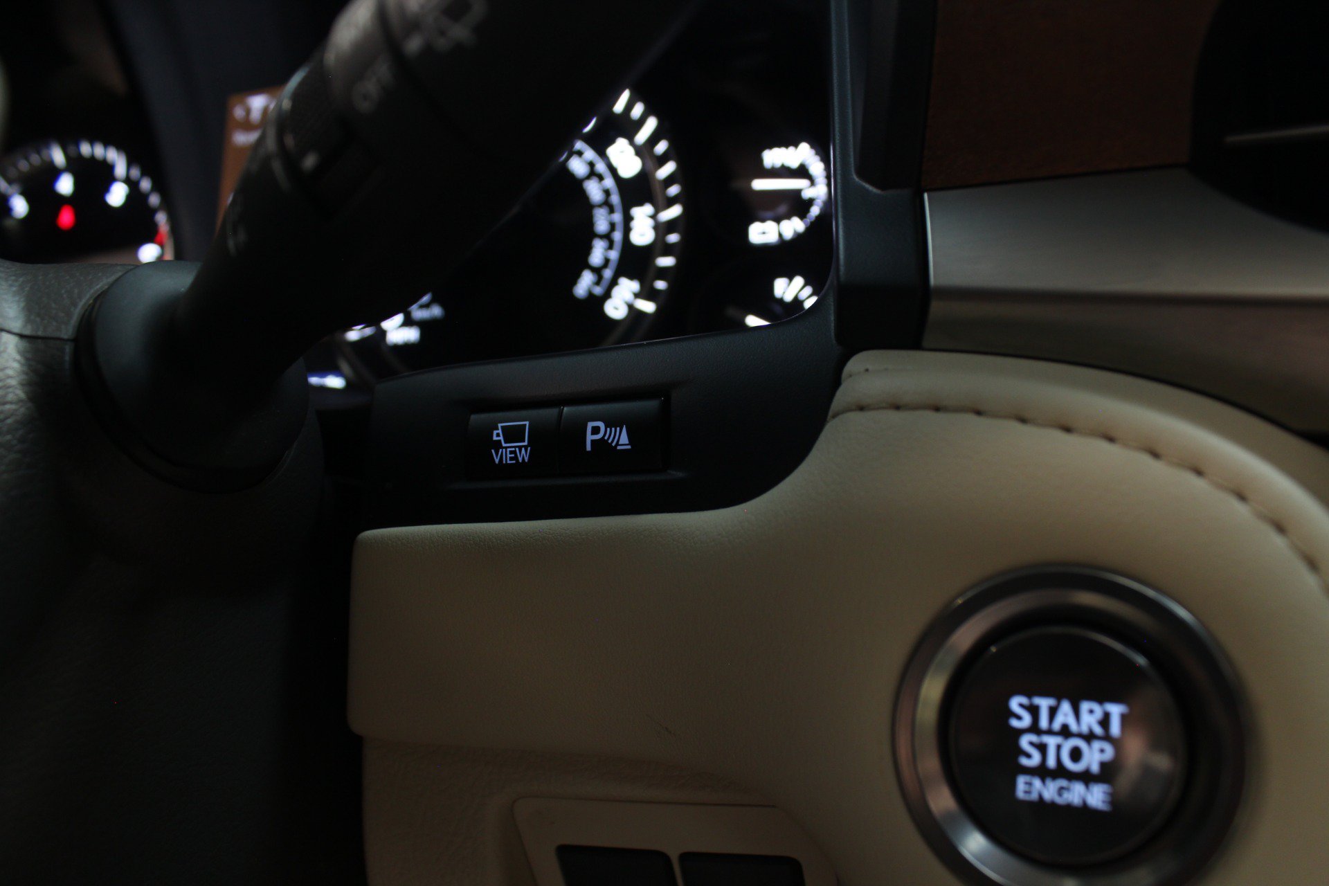 Used 2021 Lexus LX 570 4WD w/ Luxury Package image 64