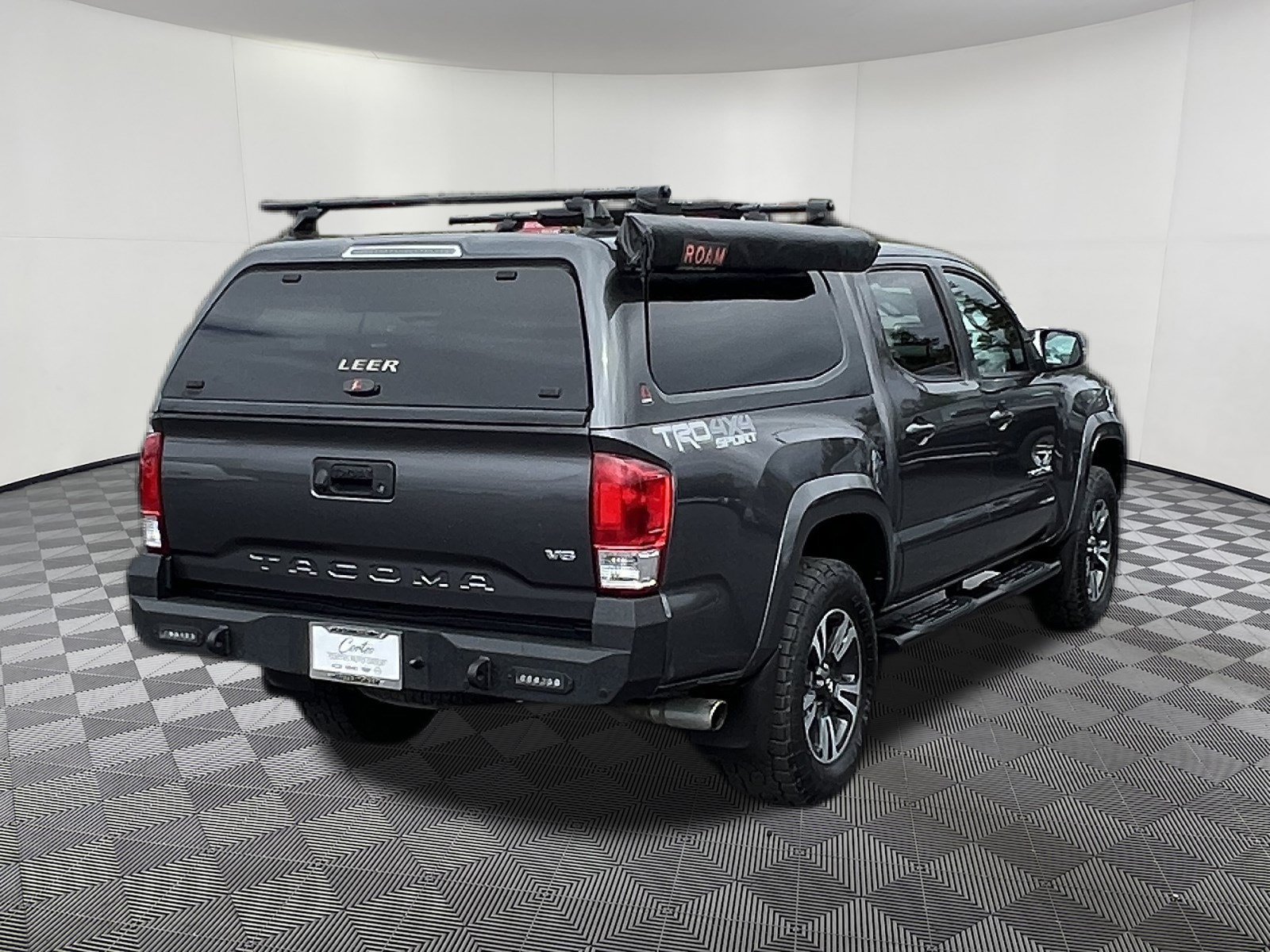 Used 2017 Toyota Tacoma TRD Sport w/ Premium & Technology Package AWD/4WD image 6