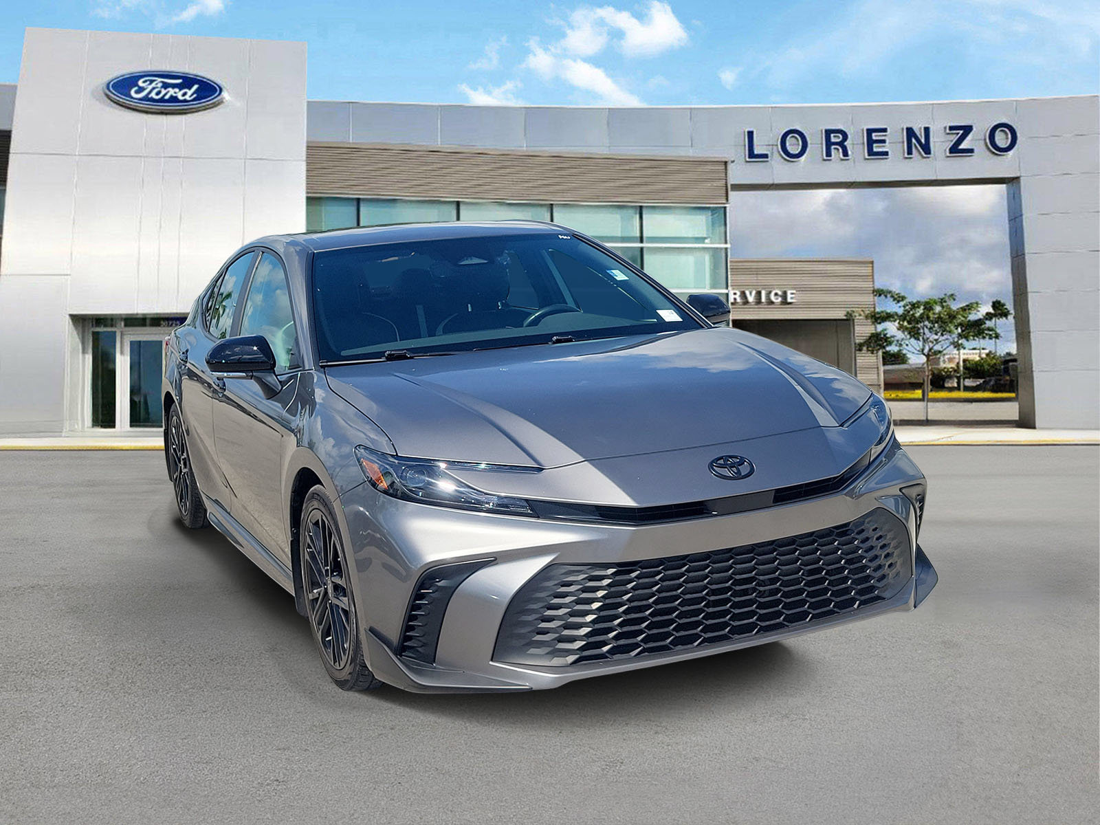 Used 2025 Toyota Camry SE FWD image 3