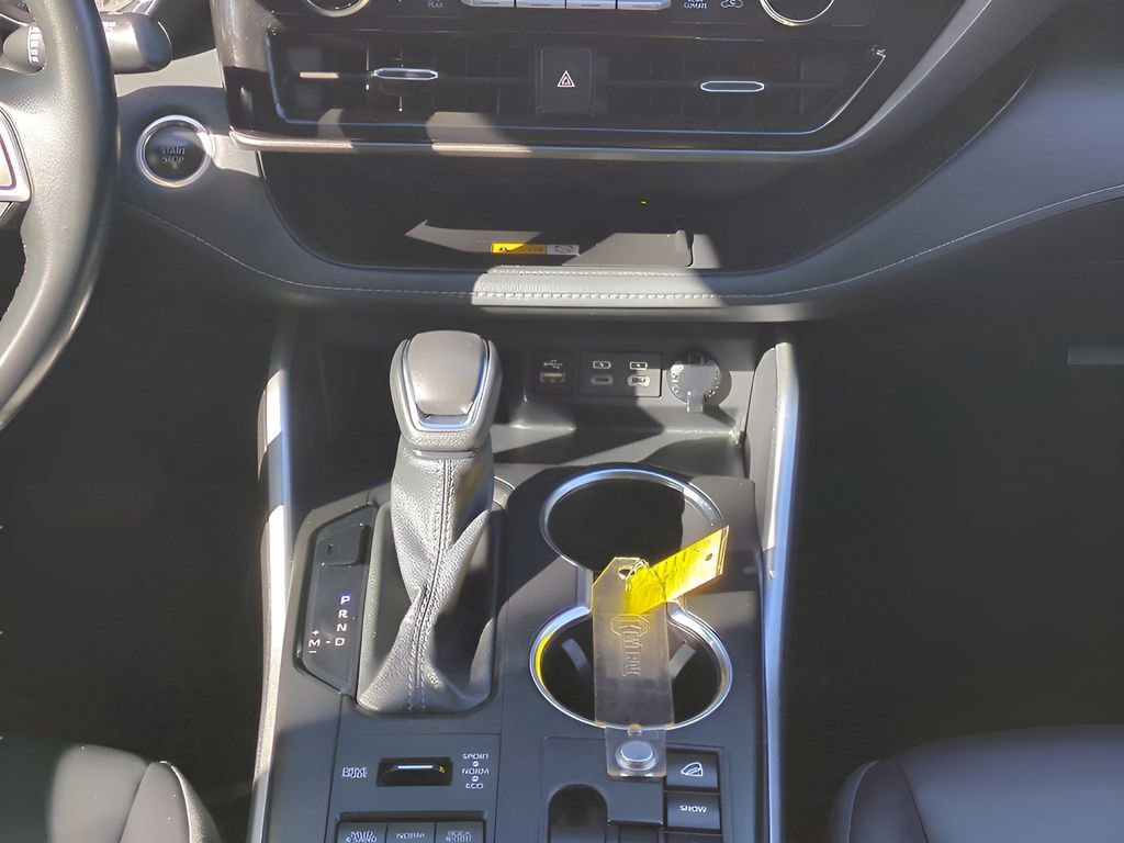 Certified 2024 Toyota Highlander XLE image 18
