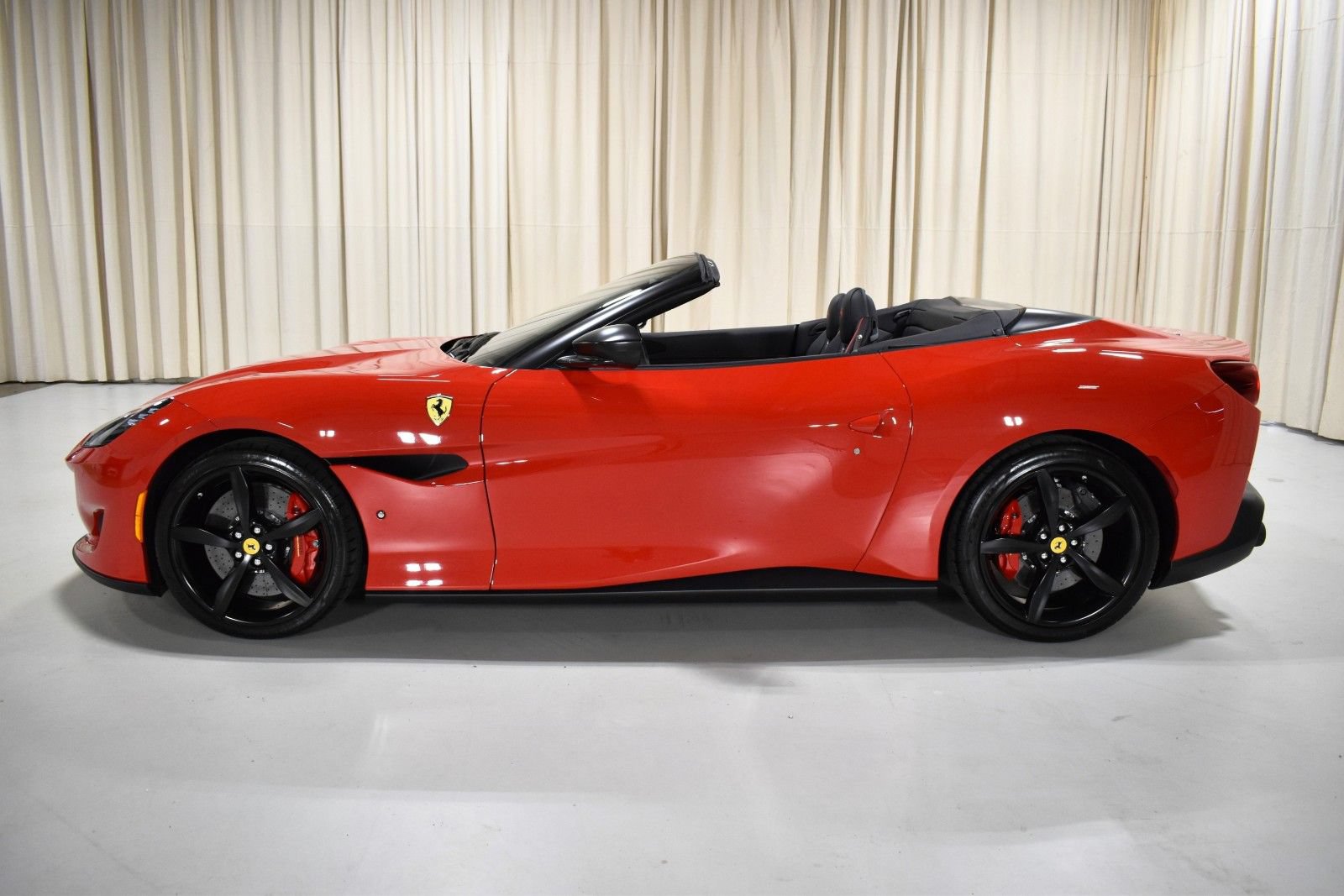 Used 2020 Ferrari Portofino RWD image 11