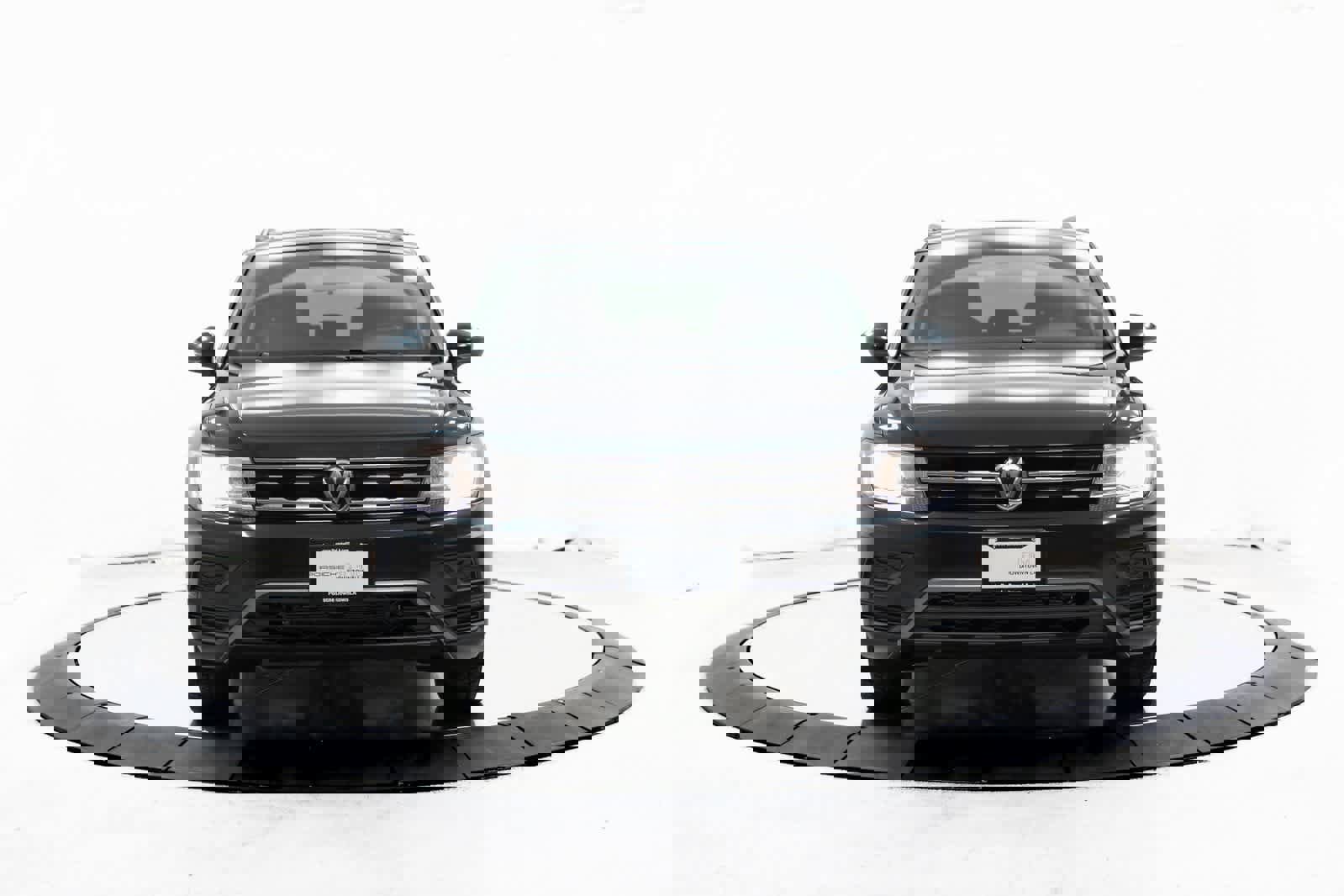 Used 2019 Volkswagen Tiguan SE w/ Panoramic Sunroof Package image 7