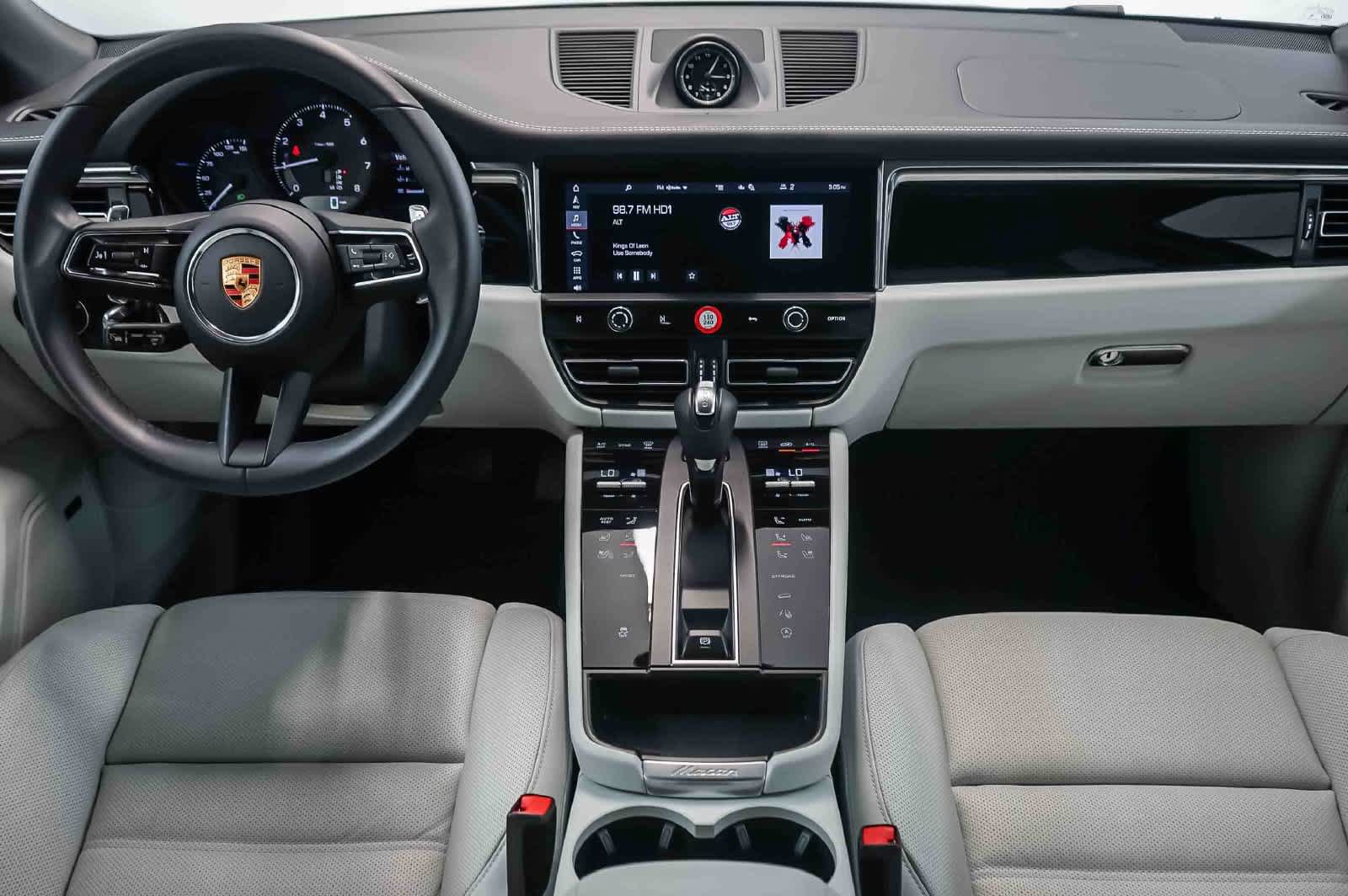 Certified 2026 Porsche Macan AWD/4WD image 18