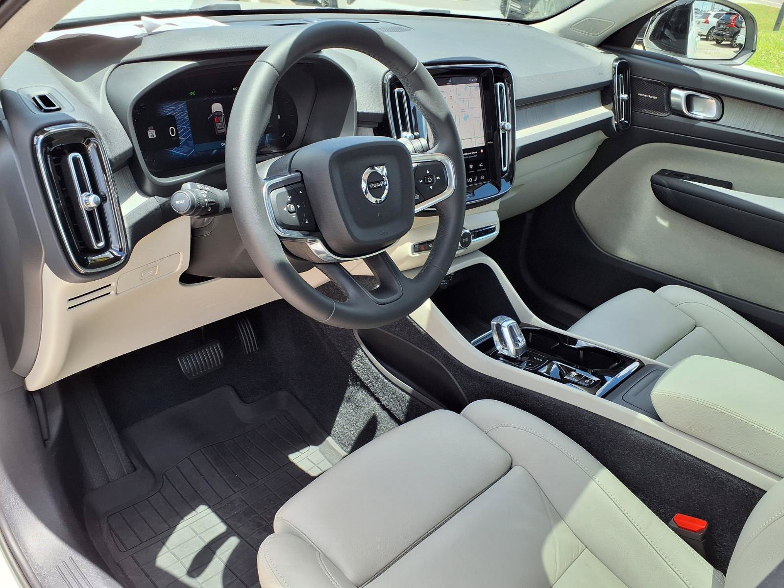 Certified 2023 Volvo XC40 B5 Ultimate w/ Protection Package Premier AWD/4WD image 20