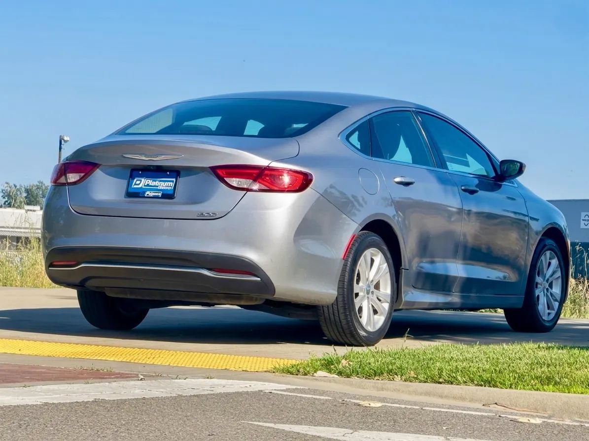 Used 2016 Chrysler 200 Limited FWD image 6