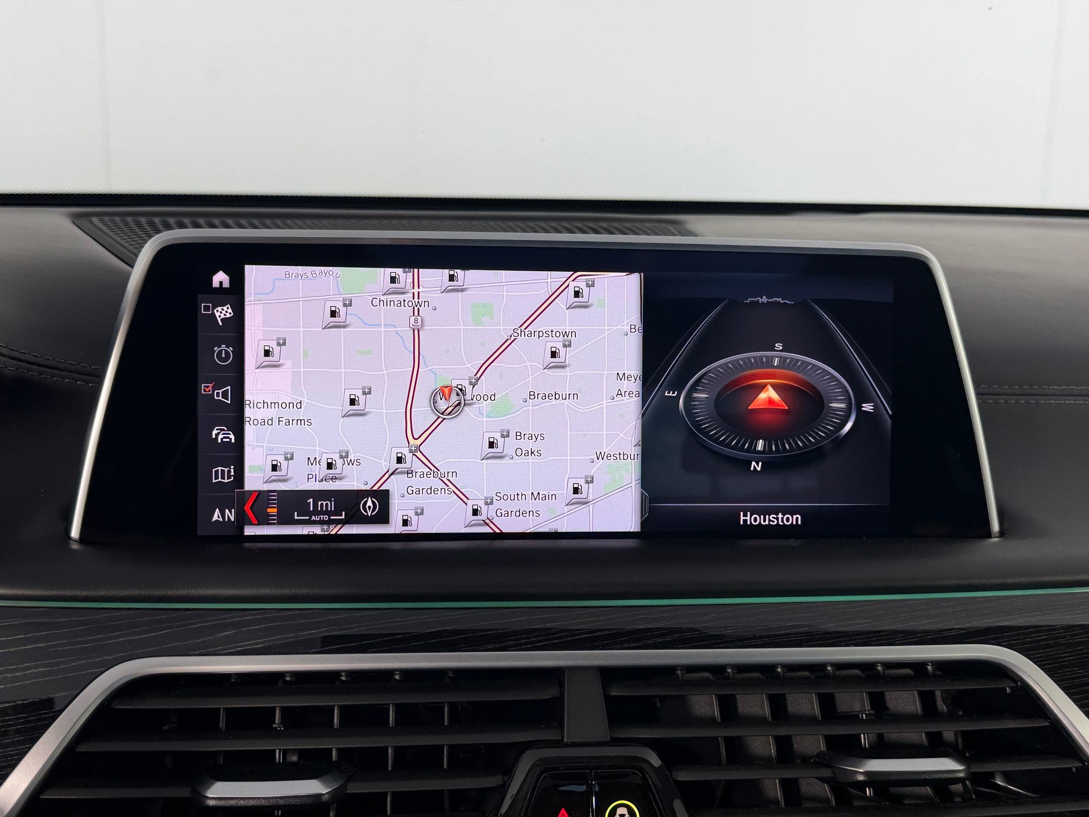Used 2019 BMW 740i w/ Executive Package RWD image 27