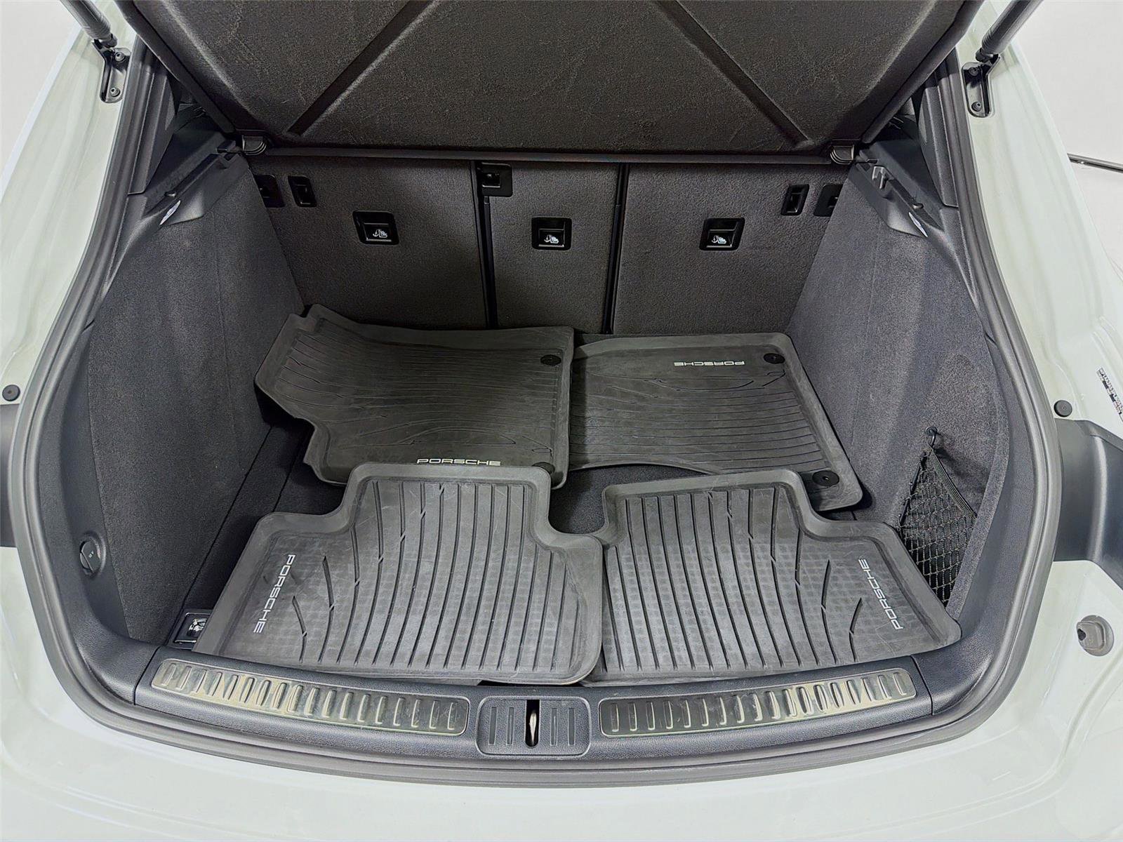 Certified 2023 Porsche Macan AWD/4WD image 22