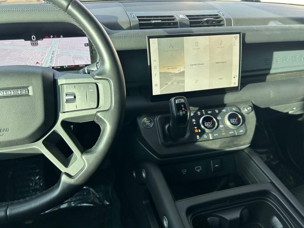 Used 2024 Land Rover Defender 130 X-Dynamic SE AWD/4WD image 19