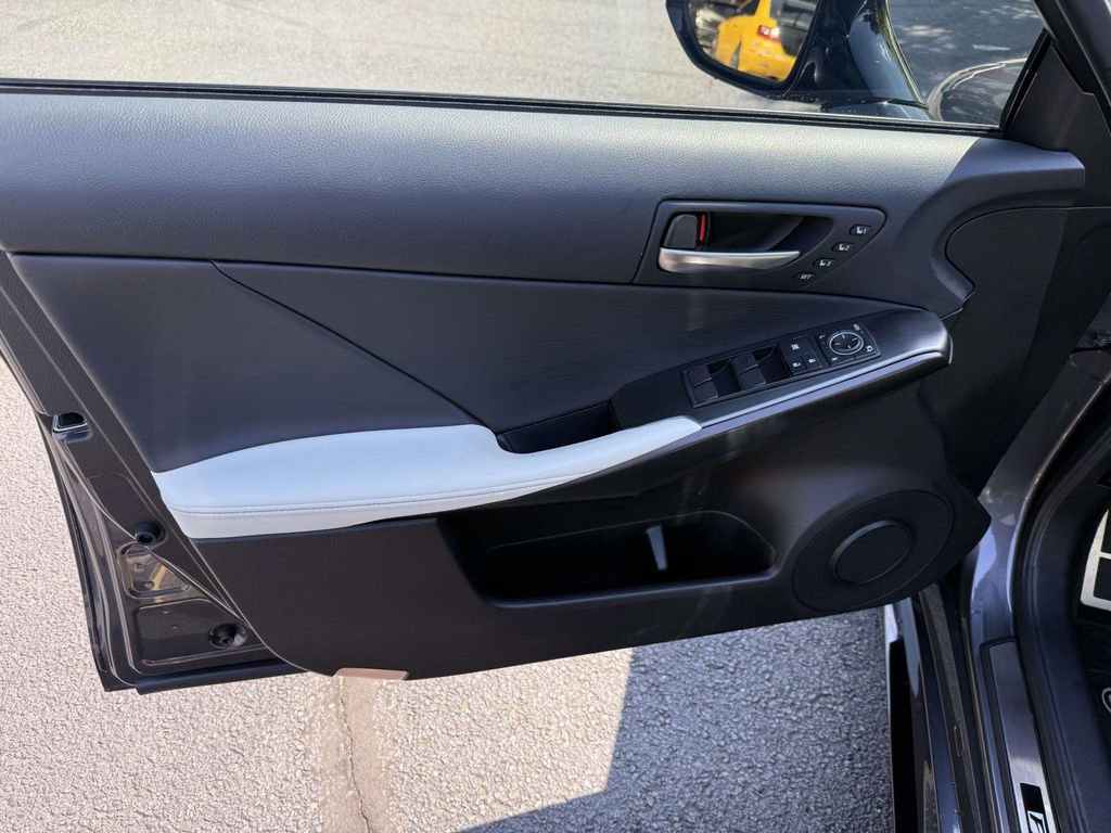 Used 2025 Lexus IS 500 RWD image 12
