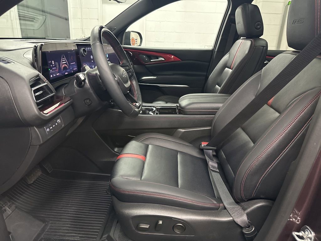 Used 2025 Chevrolet Traverse RS w/ LPO, Floor Liner Package AWD/4WD image 18