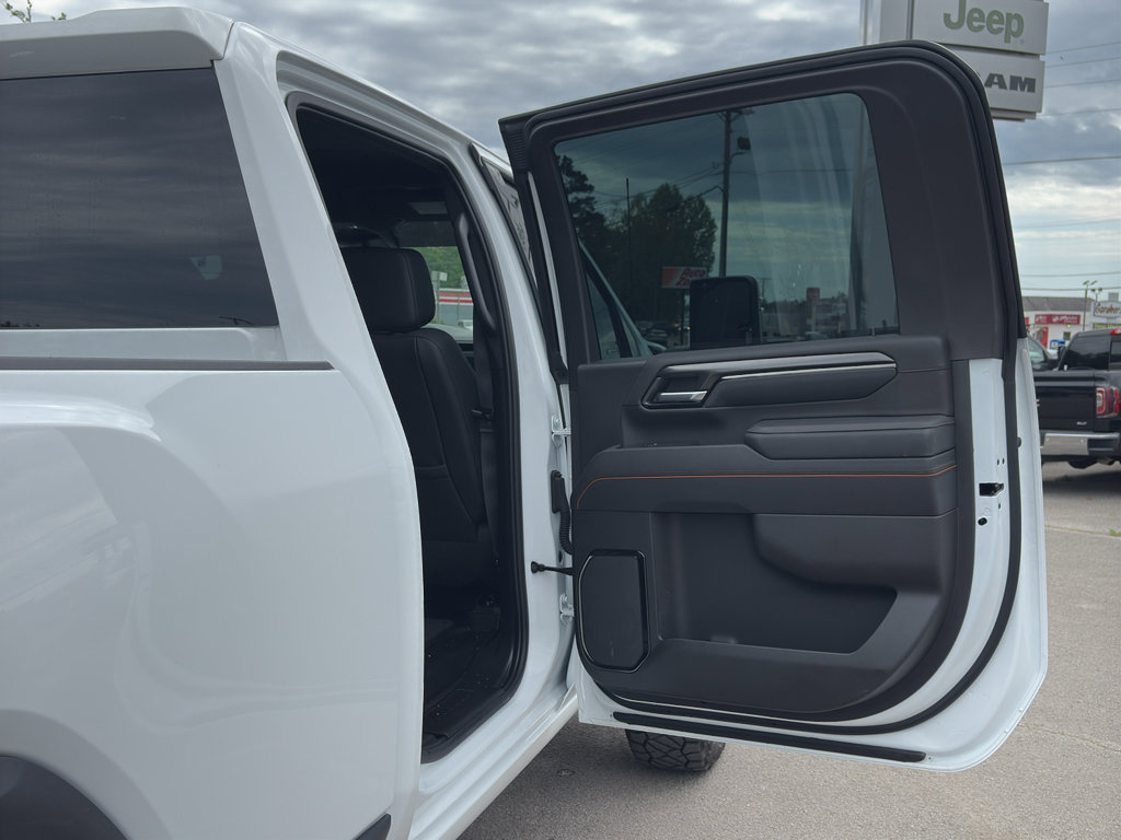 Used 2025 GMC Sierra 2500 AT4 image 20