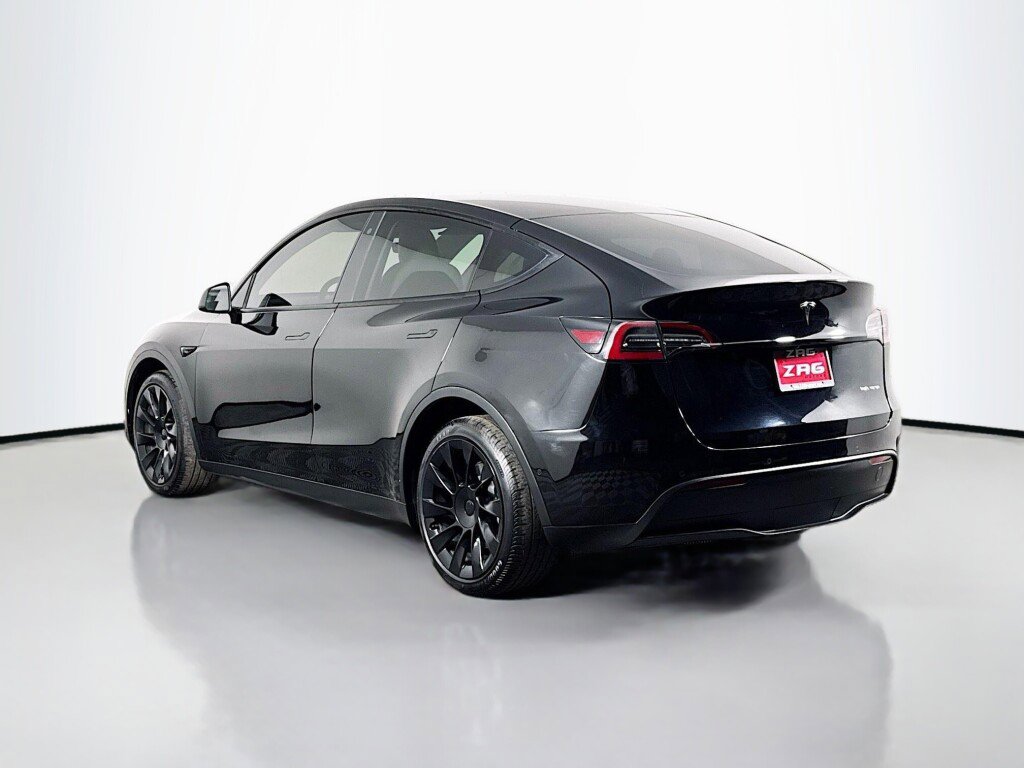 Used 2020 Tesla Model Y Long Range image 3