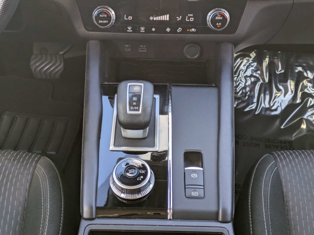 Used 2024 Mitsubishi Outlander ES FWD image 19