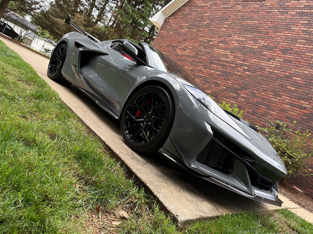 Used 2025 Chevrolet Corvette ZR1 w/ ZR1 Carbon Fiber Aero Package image 33
