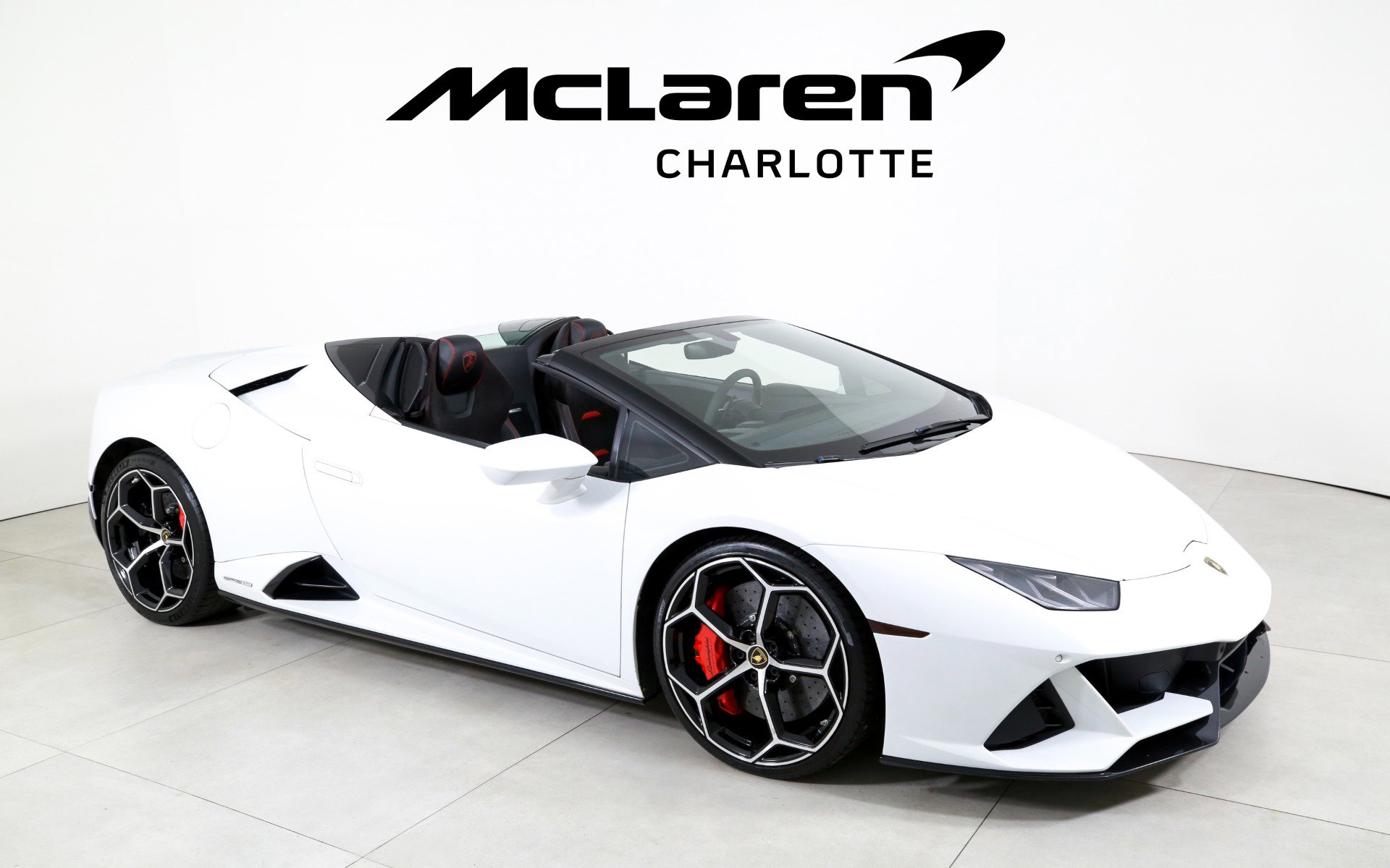 Used 2020 Lamborghini Huracan EVO image 2