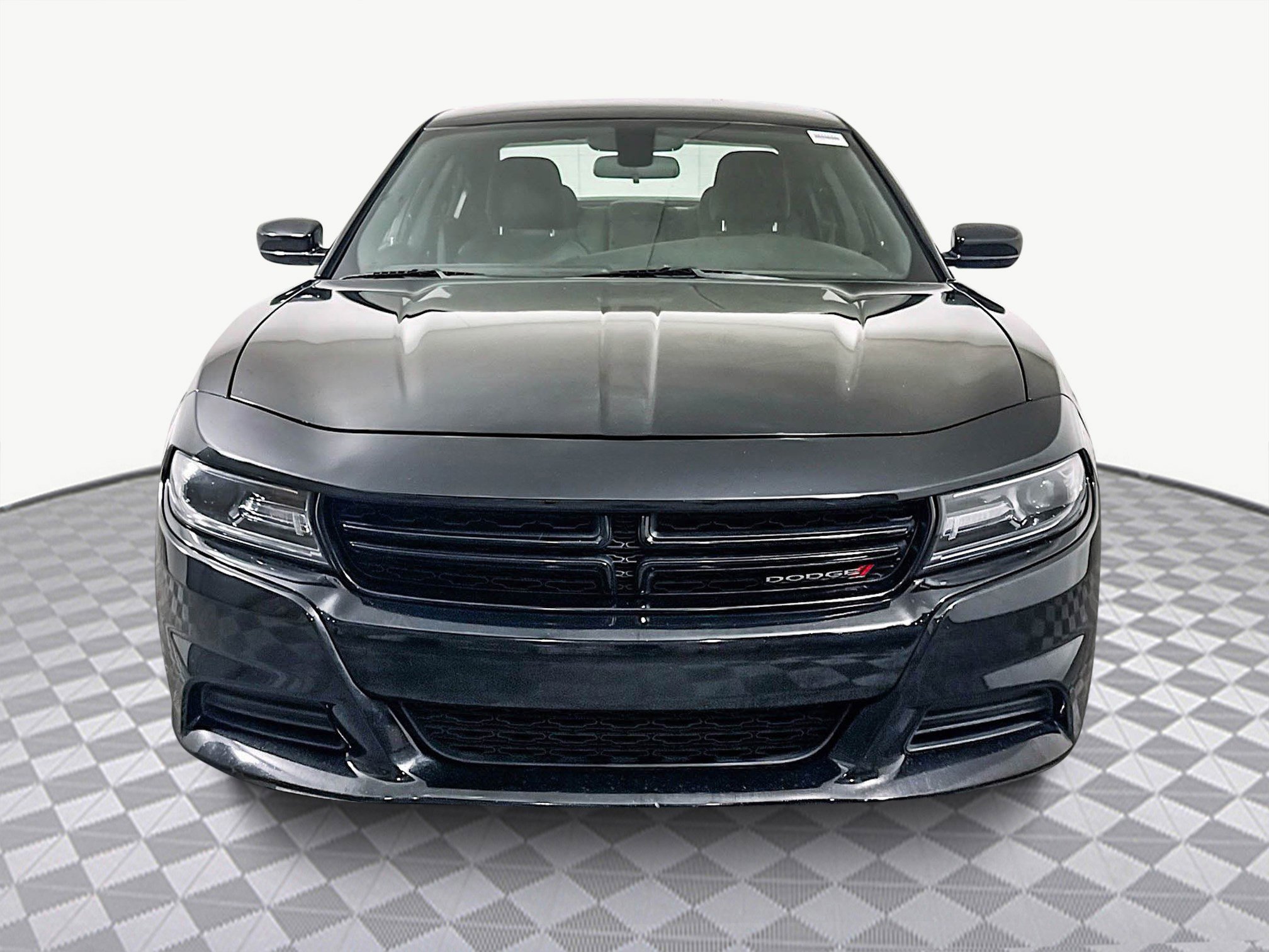 Used 2018 Dodge Charger SXT w/ Blacktop Package image 2