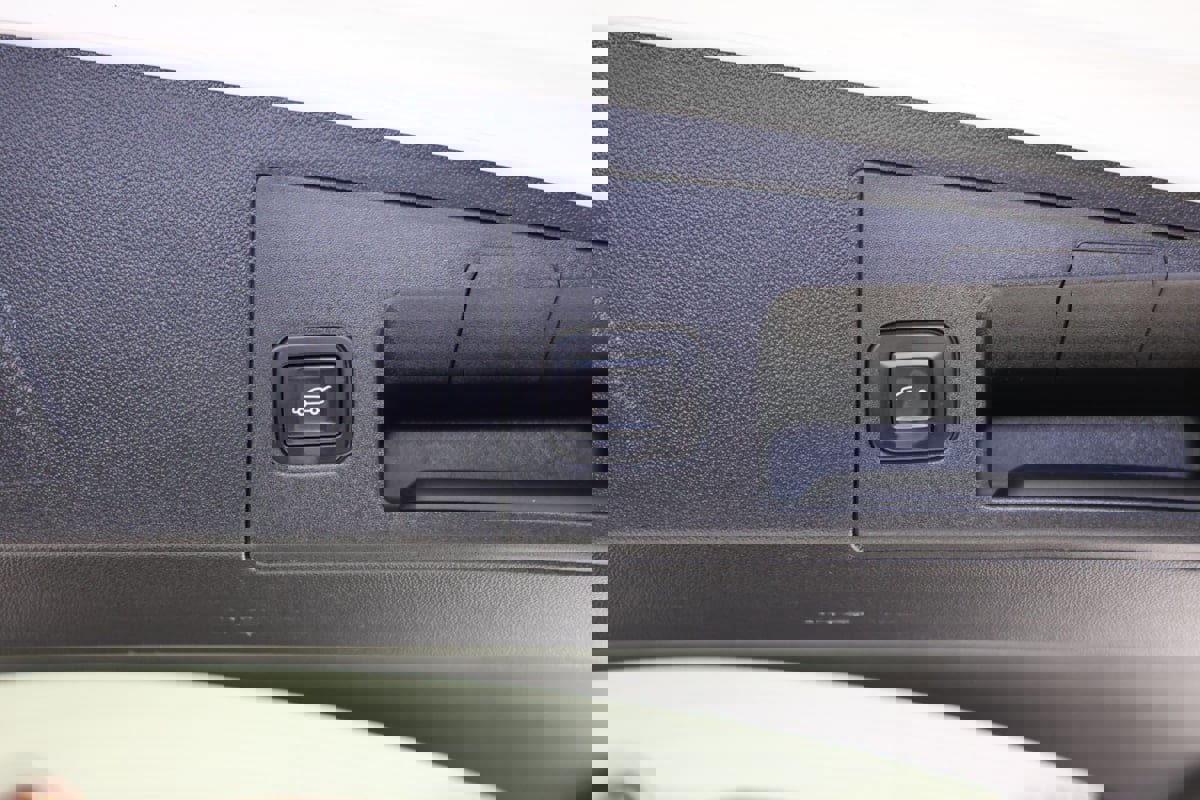 Used 2017 Cadillac XT5 Platinum image 29