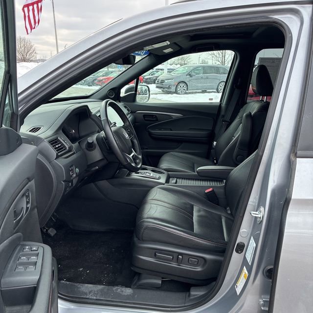 Used 2022 Honda Passport TrailSport image 2