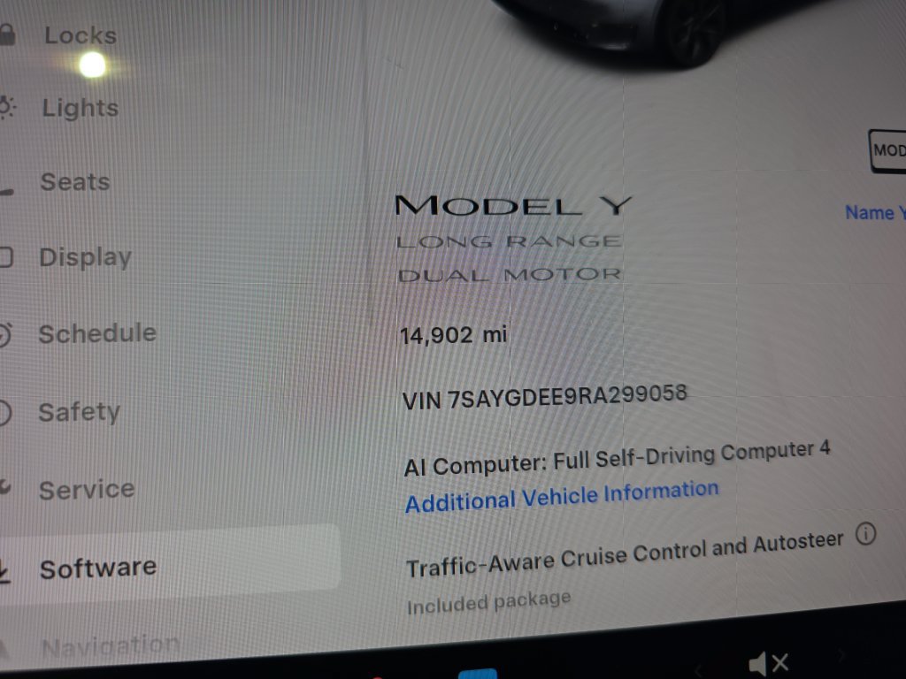 Used 2024 Tesla Model Y Long Range AWD/4WD image 25