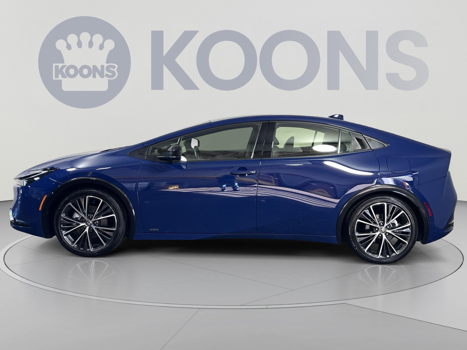 Used 2025 Toyota Prius XLE AWD/4WD image 2