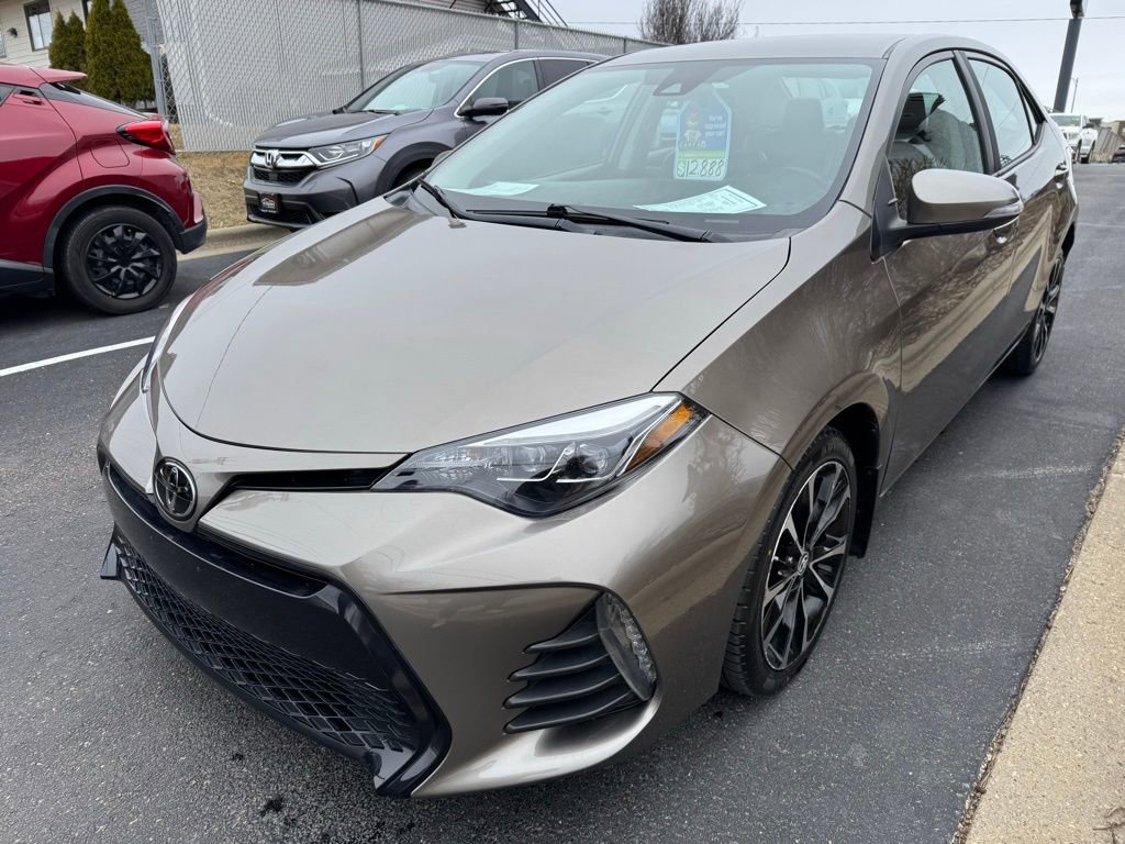 Used 2017 Toyota Corolla SE w/ Carpet Mat Package (TMS) FWD image 2