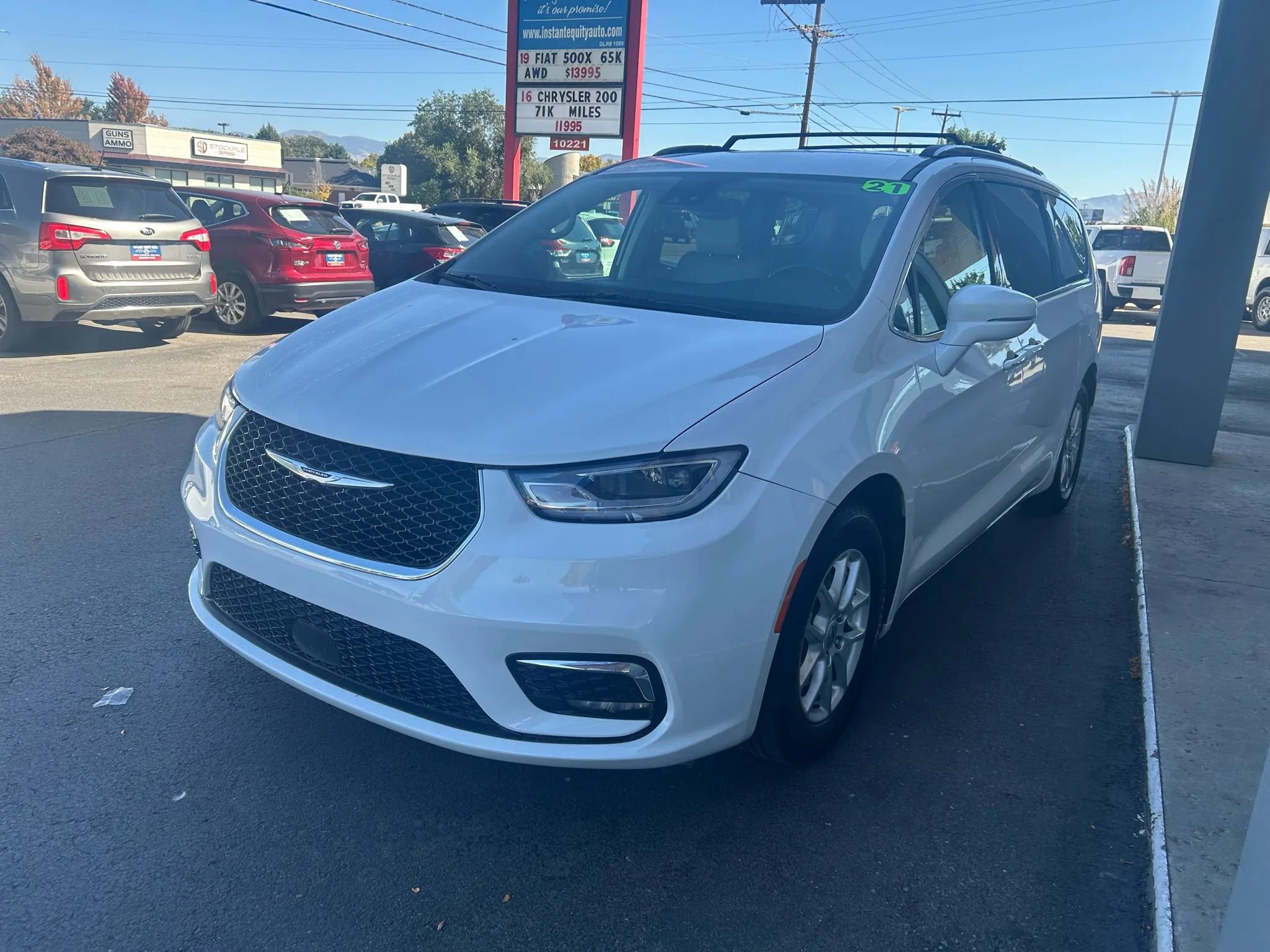 Used 2021 Chrysler Pacifica Touring-L image 40